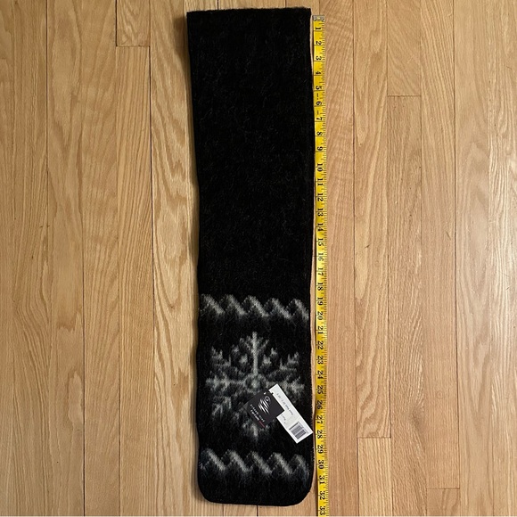 Icelandic Wool Scarf, Black and White, New With Tags - Picture 6 of 6